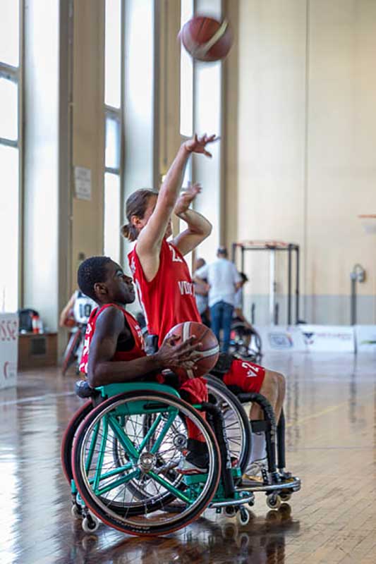 Volpi Rosse Menarini: si tratta di un’associazione locale che promuove il basket in carrozzina sponsorizzata da Arno Manetti